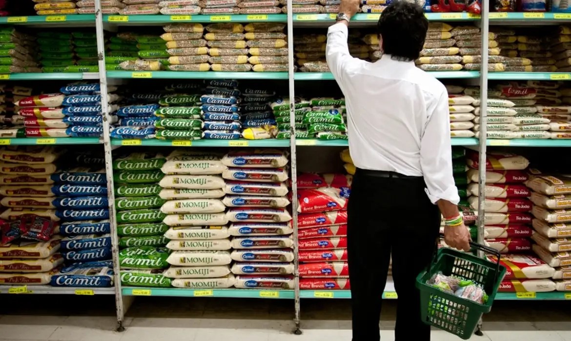 Coalização de frentes para zerar alíquota de alimentos