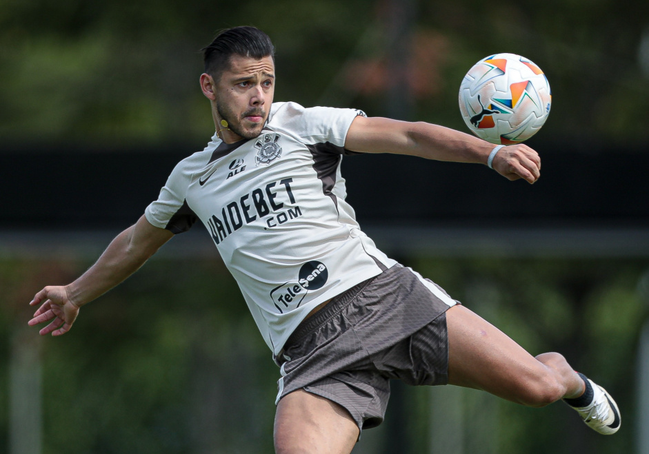 Corinthians em treino preparatório para o jogo de logo mais, no Olímpico Regional