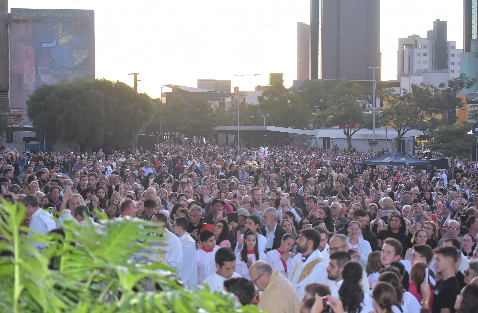 Todo trajeto da procissão, da paróquia Santo Antônio até a Catedral Nossa Senhora Aparecida, foi adornado pelo “tapete artístico” 