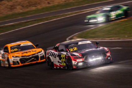Pódio em Londrina mantém Victor Andrade entre os líderes da Nascar