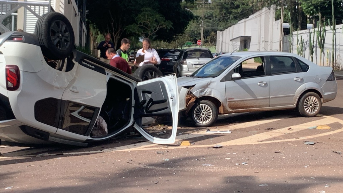 Na Duster, uma mulher de 39 anos apresentava um ferimento na mão, mas recusou ser levada ao hospital; demais enviolvidos não ficaram feridos. Foto: Luiz Felipe Max