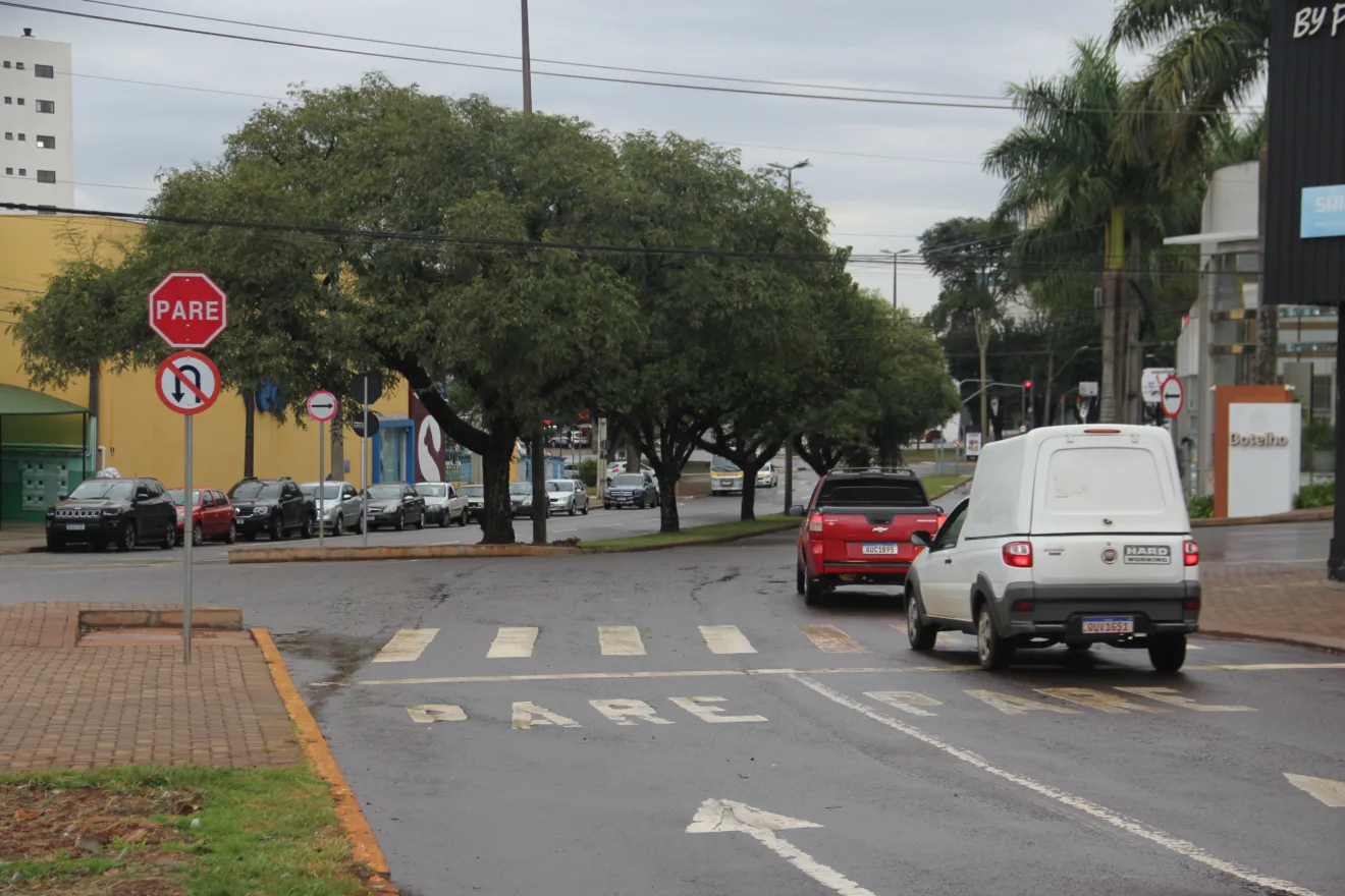 Cruzamento da Rua Paraná com Avenida Piquiri é palco de vários acidente e, infelizmente, a primeira vítima fatal foi uma criança. Foto: Paulo Eduardo/O Paraná