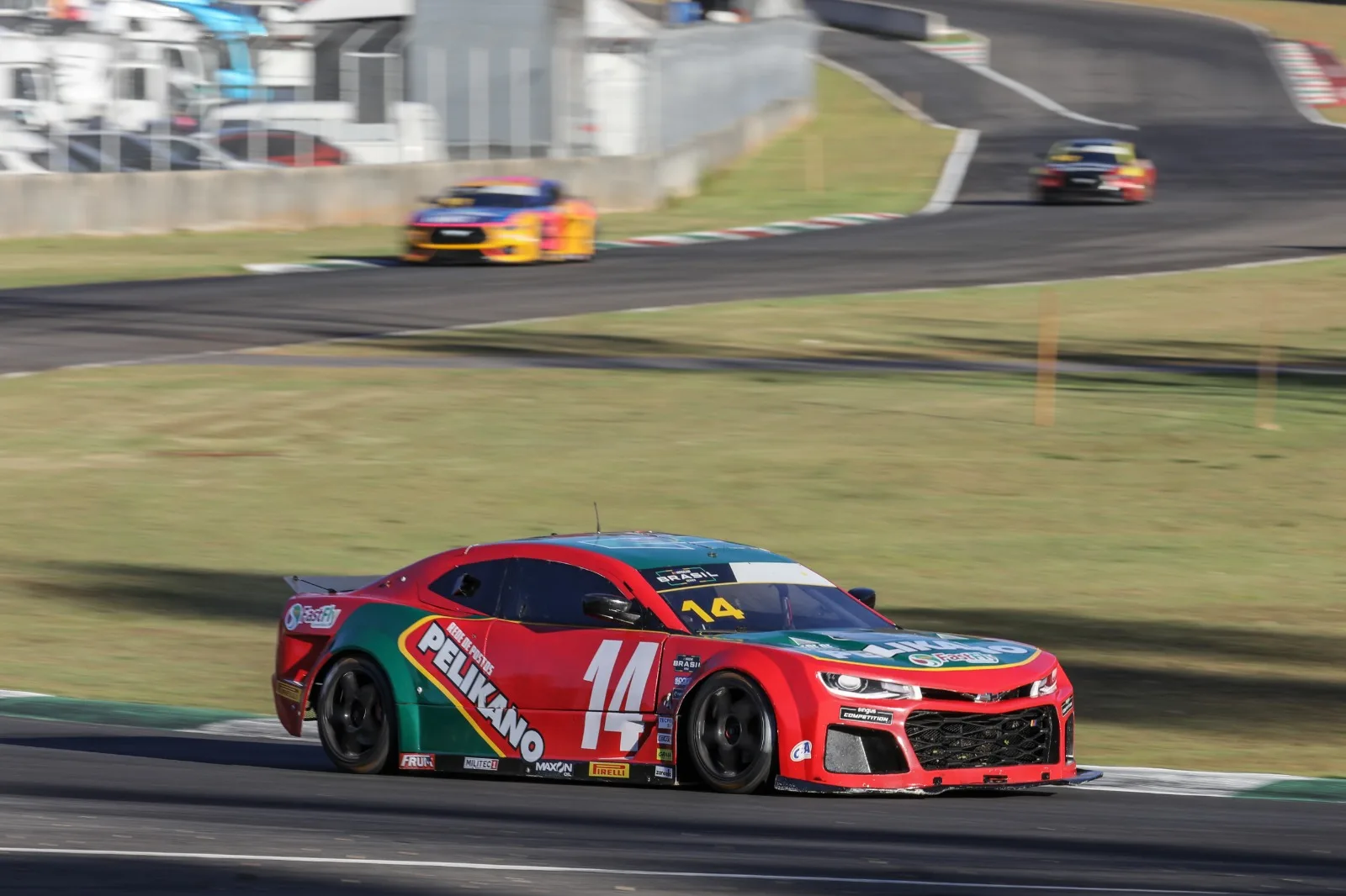 Em meio a estrelas, Thiago Lopes estreia na Nascar Brasil