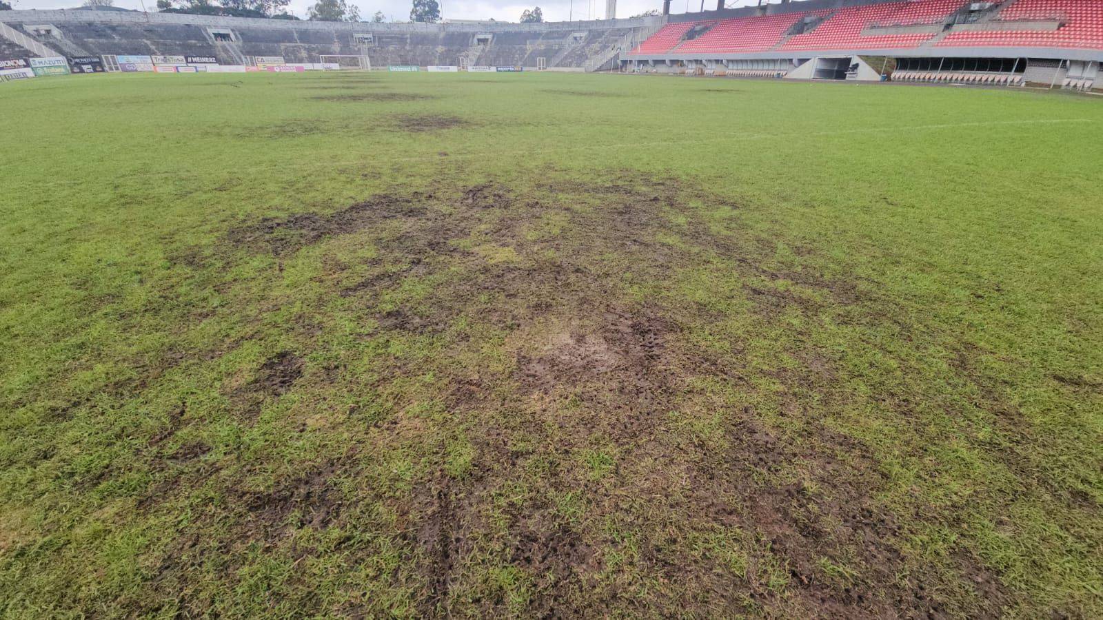 O campo do Olímpico recebeu 21 jogos nos últimos dias, incluindo partidas amadoras -Fonte: Assessoria