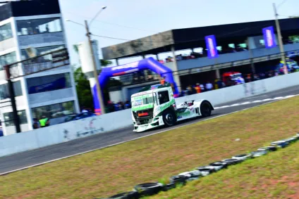 Fórmula Truck tem primeira vitória de Everton Fontanela e Giovani Tavares