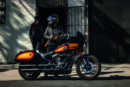 A Harley-Davidson anuncia a chegada do modelo Low Rider ST Enthusiast Tobacco Fade neste mês para o mercado brasileiro