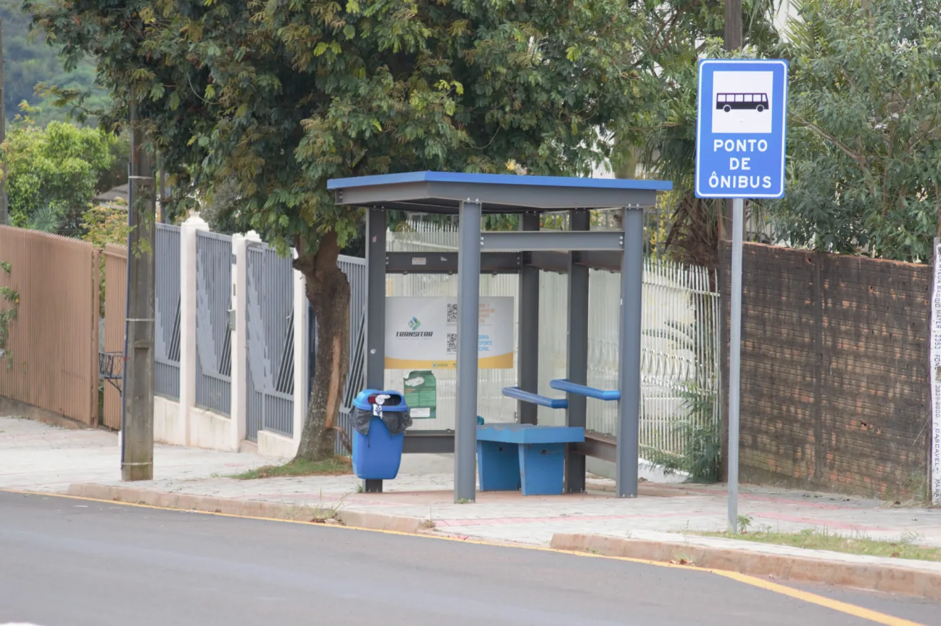 ponto de ônibus abrigo