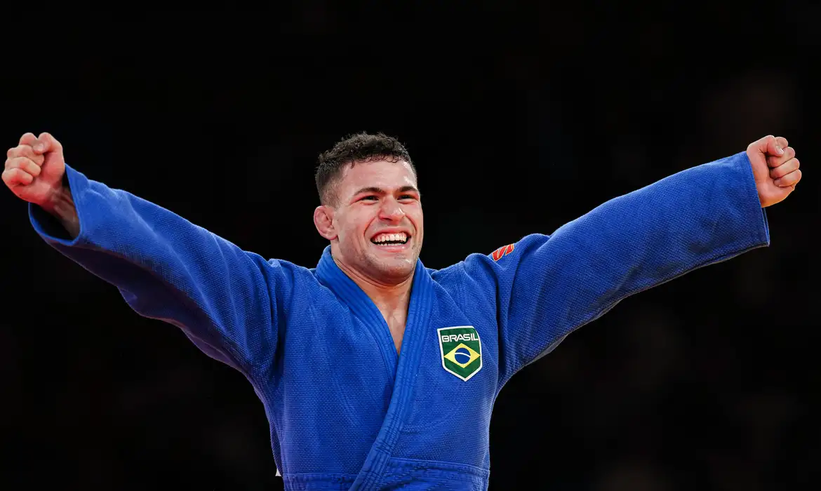 Willian Lima conquista prata, a 1ª medalha do Brasil em Paris