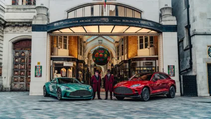 The Houseof Q, uma nova experiência pop-up da Aston Martin no prestigioso Burlington Arcade, em Londres, foi criada para comemorar os 60 anos da associação