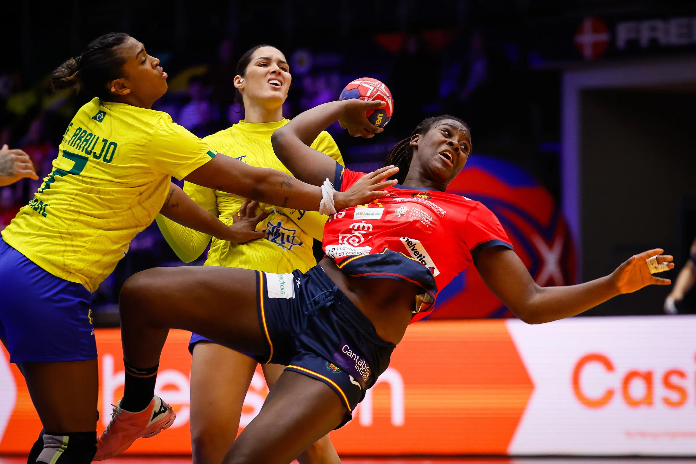 Handebol Feminino vai com elenco “europeu” após boa fase de preparação