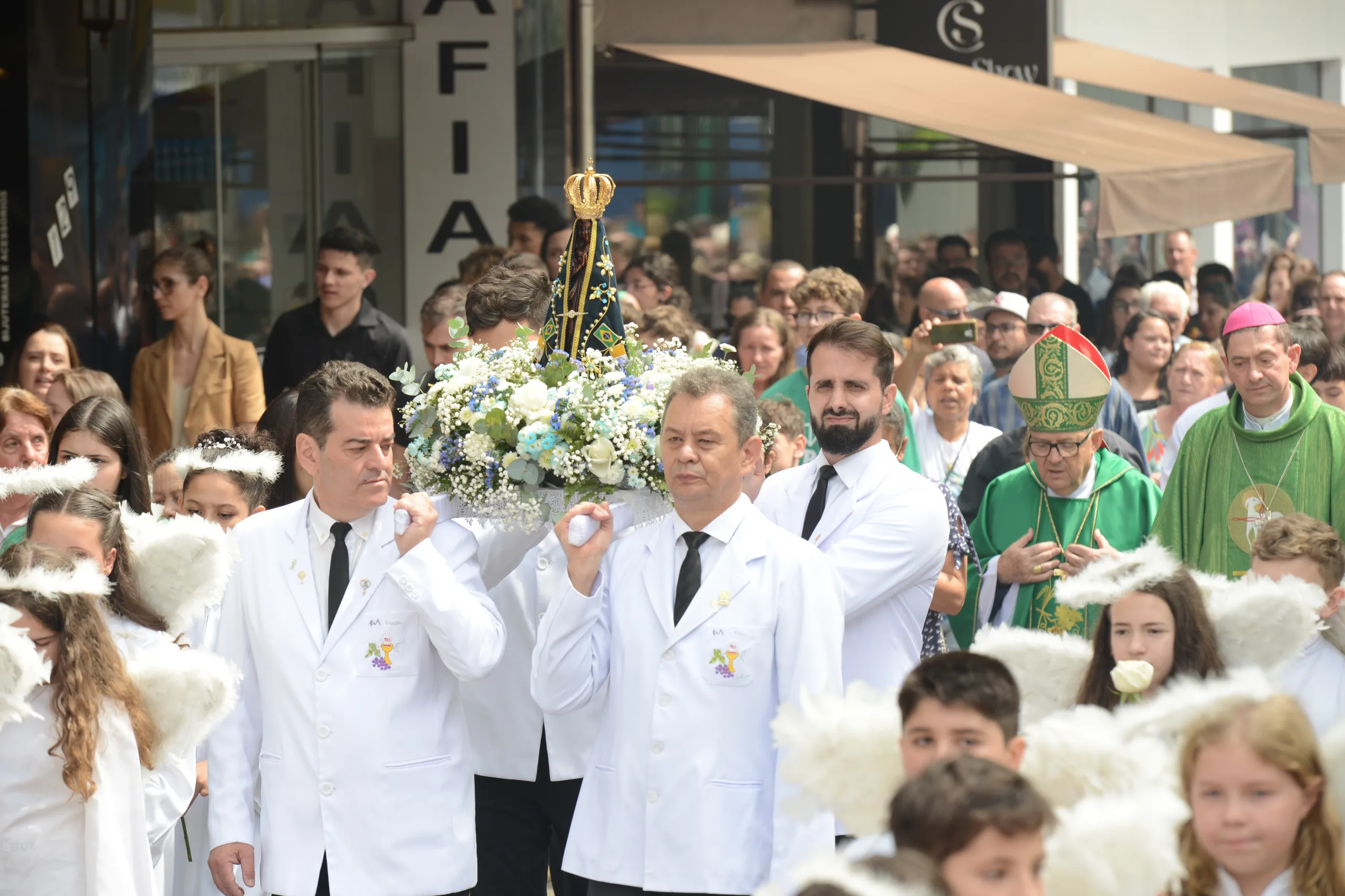 A fé que move uma cidade inteira é o tema da festa mais uma vez. Foto: Pascom/Catedral