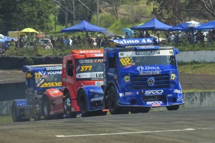 Fabrício Rossatto conquistou seu terceiro pódio consecutivo na categoria F-Truck com o segundo lugar em Londrina. Crédito: Divulgação