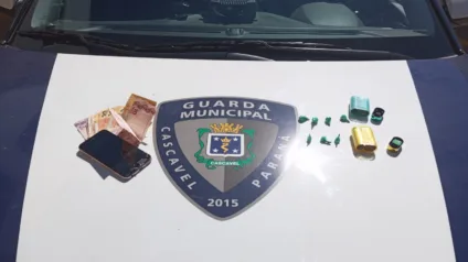 A droga foi apreendida e junto com os menores, encaminhada à Delegacia de Polícia Civil para as medidas cabíveis A droga foi apreendida e junto com os menores, encaminhada à Delegacia de Polícia Civil para as medidas cabíveis