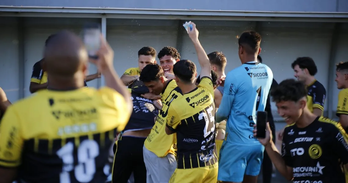 Com o terceiro lugar no Campeonato Paranaense Sub-20, a equipe garantiu vaga na Copa Sul deste ano e na Copinha de 2025 - Foto: Assessoria