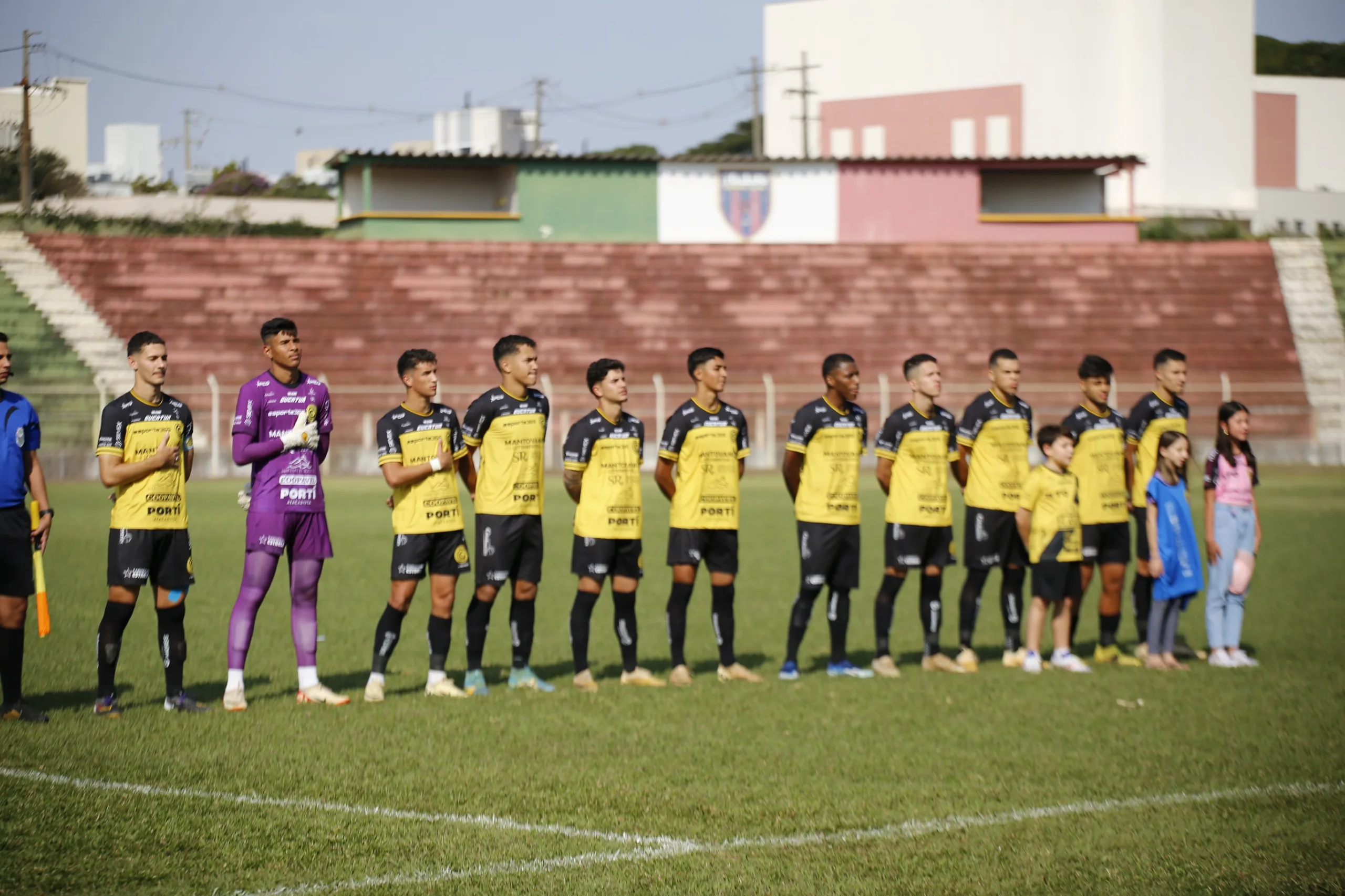 A partida, anteriormente marcada para as 15:30, será agora realizada às 15:00 deste sábado, 10 de agosto, no Estádio Germano Krüger, em Ponta Grossa - Foto: Assessoria FC Cascavel