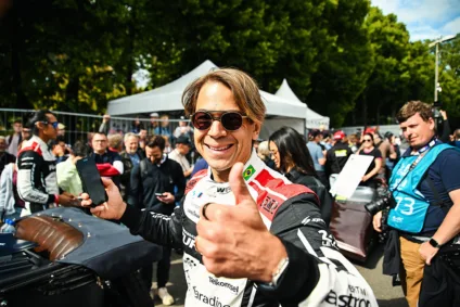 O curitibano Augusto Farfus, piloto da BMW no FIA WEC, fará em 2024 sua estreia na Cascavel de Ouro