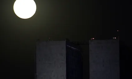 Fenômeno acontece quando a Lua cheia está mais próxima da Terra  - Foto: Agência Brasil