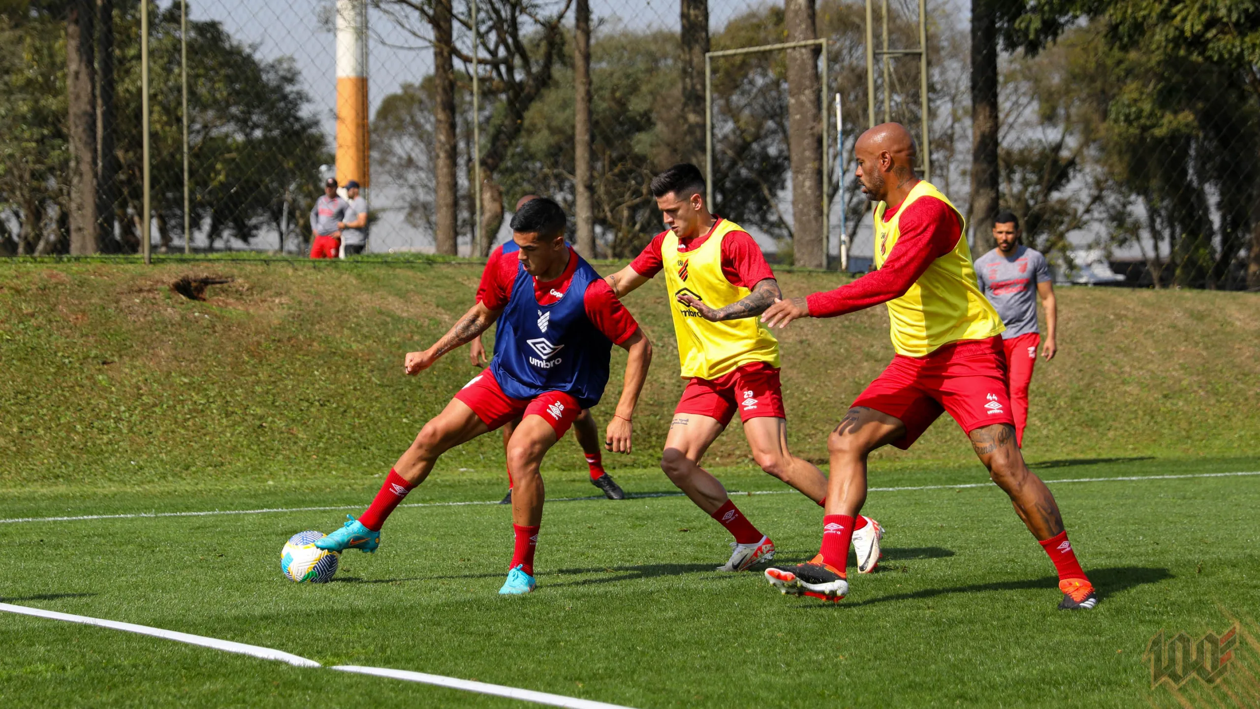 As novidades na lista são o lateral-direito Léo Godoy que cumpriu suspensão, e do volante Felipinho que estava fora. Foto: José Tramontin/athletico.com.br