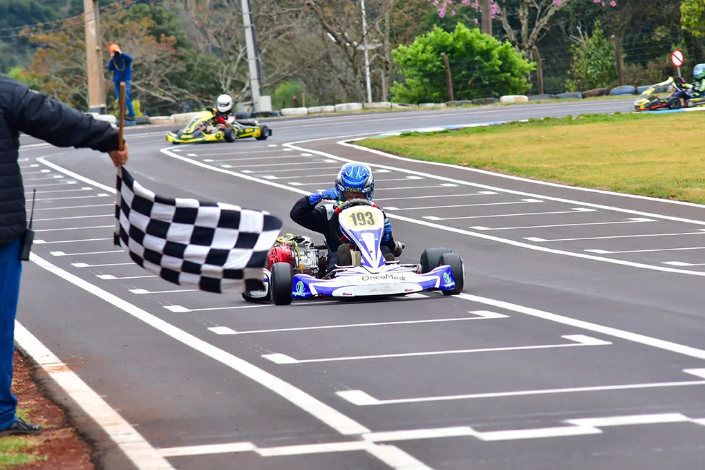 Bernardo Motter conquista primeira vitória do ano ao ganhar a prova da categoria Júnior. Foto: Tiago Guedes