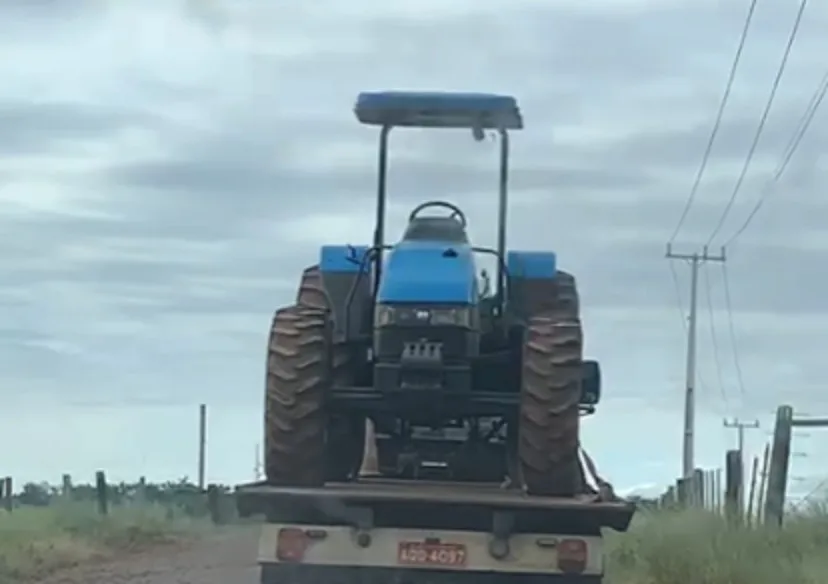 O trator foi recuperado no município de Boa Vista da Aparecida e será transportado para Cascavel