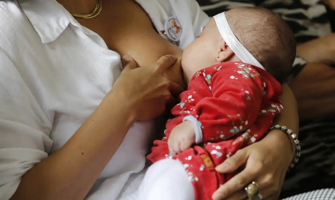 Amamentação proporciona diminuição na ocorrência de diarreias - Foto: Fernando Frazão/Agência Brasil