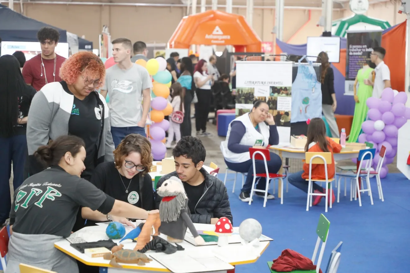 A feira acontece nesta quinta-feira (19) e sexta-feira (20). Hoje, o evento se estenderá até às 21h, e o encerramento será amanhã às 17h - Foto: Secom A feira acontece nesta quinta-feira (19) e sexta-feira (20). Hoje, o evento se estenderá até às 21h, e o encerramento será amanhã às 17h - Foto: Secom