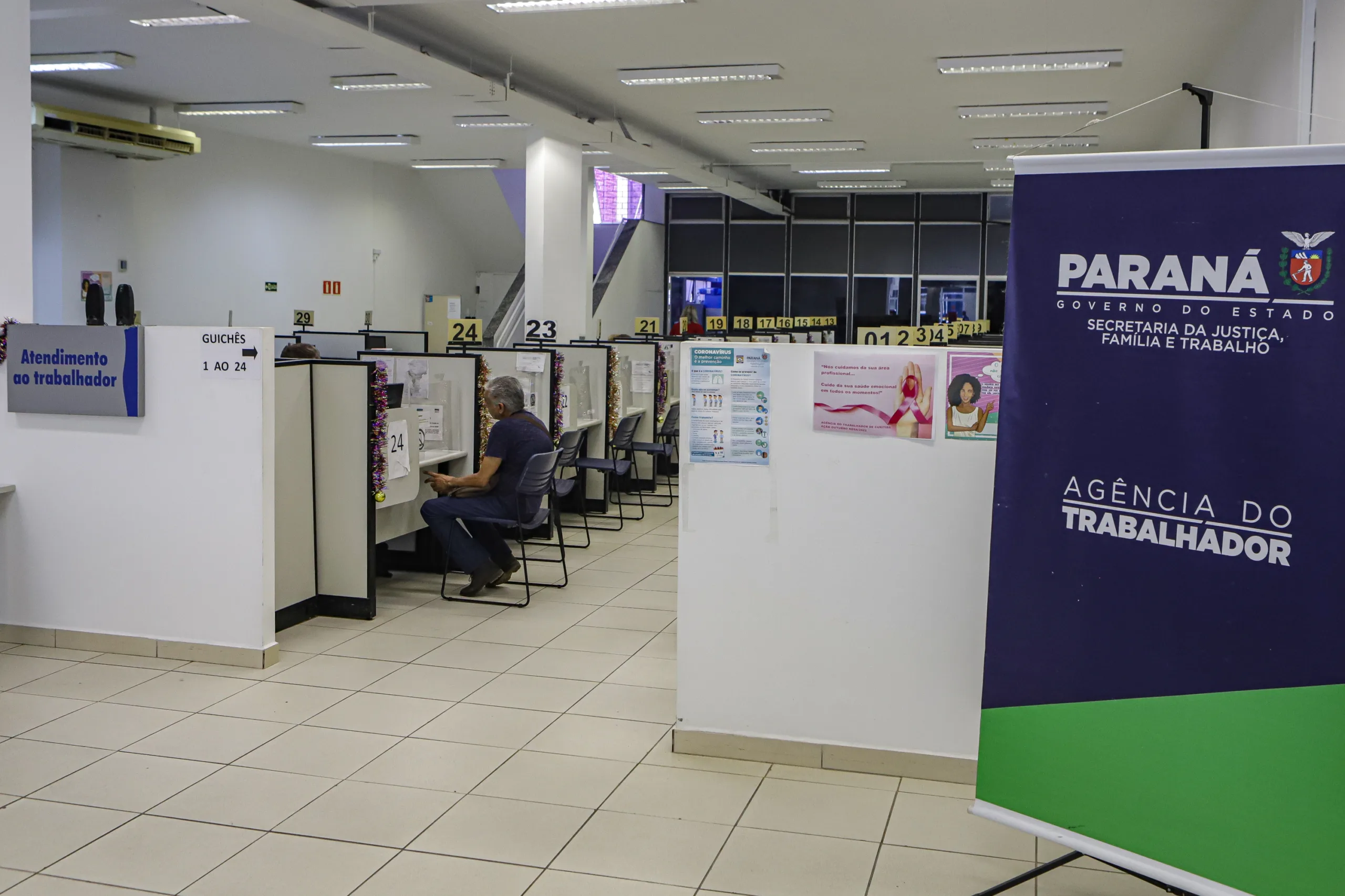 Descubra as oportunidades de emprego no Paraná. Agências do Trabalhador oferecem mais de 23 mil vagas com carteira assinada - Foto: Roberto Dziura Jr./AEN