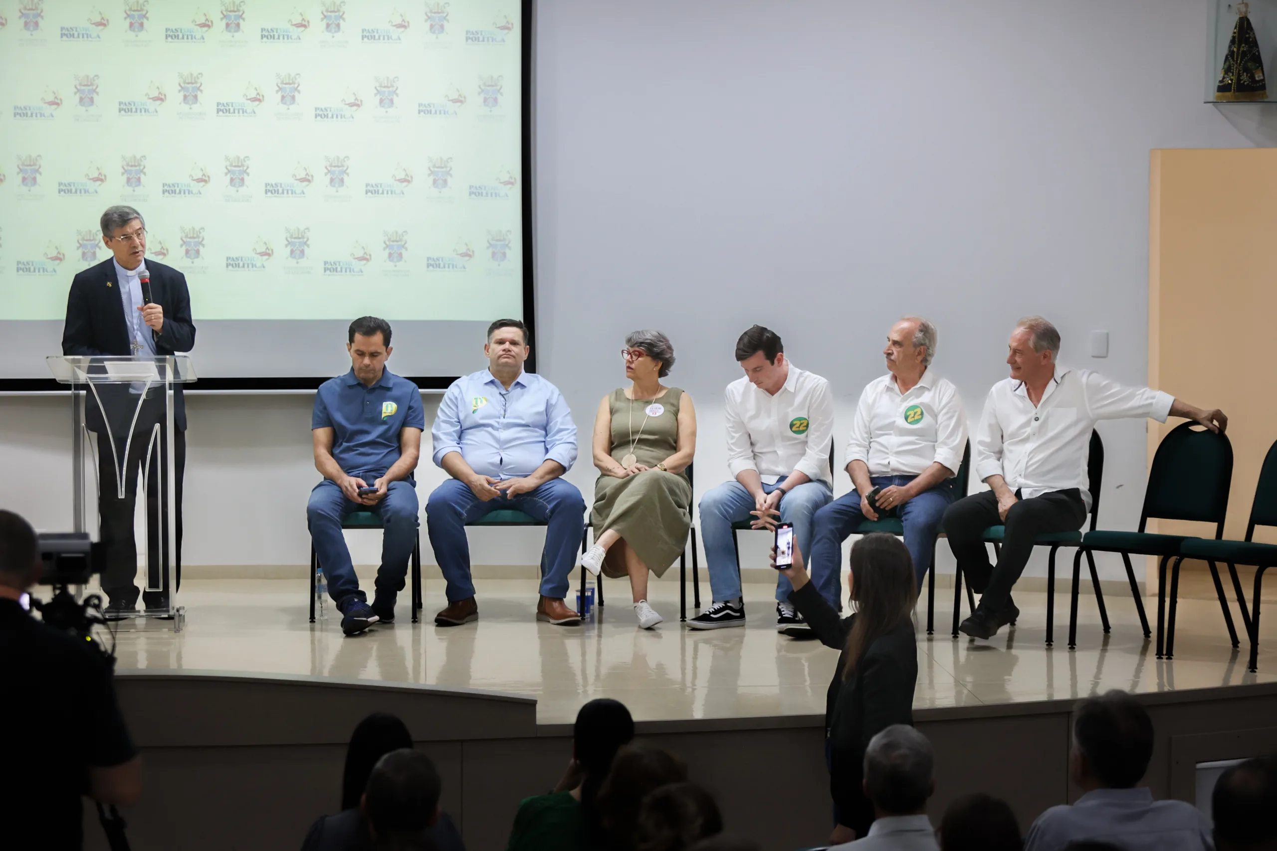 Pela 1ª vez os quatro candidatos a prefeito de Cascavel dividem o mesmo palco