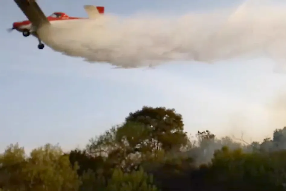 Saiba como o uso de aeronaves ajudou a combater incêndios florestais no Paraná, reduzindo o tempo de combate e evitando danos maiores - Foto: CBMPR