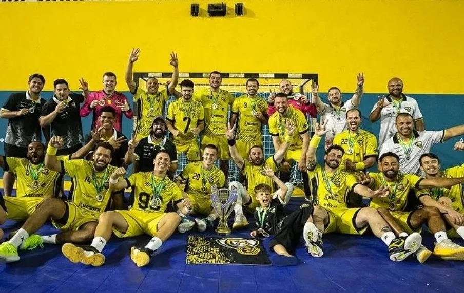 Cascavel Handebol celebrou a terceira conquista consecutiva do Brasileiro de Clubes - Foto: Divulgação 