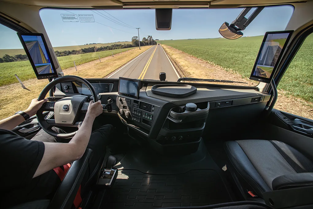 A avançada conectividade da marca trouxe melhorias no I-See, tecnologia capaz de prever a estrada à frente. Foto: Divulgação