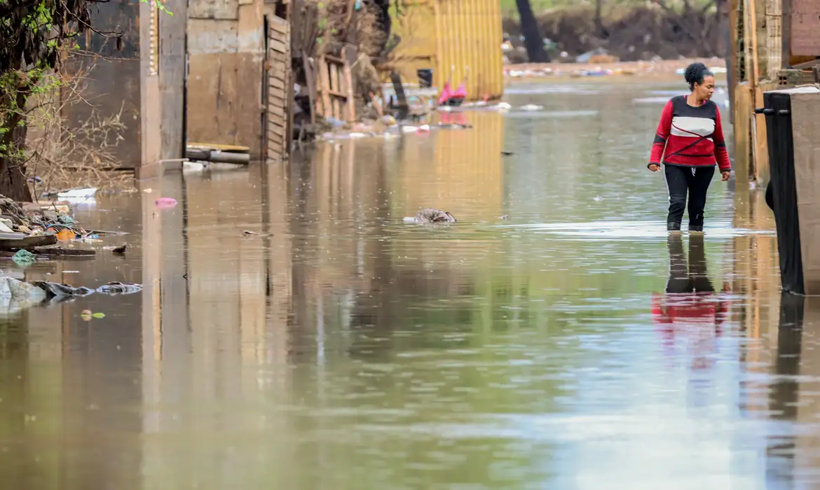 Alerta de fortes chuvas no Rio Grande do Sul: tempestades isoladas, vento intenso e alagamentos. Saiba como se proteger - Bruno Peres/Agência Brasil 