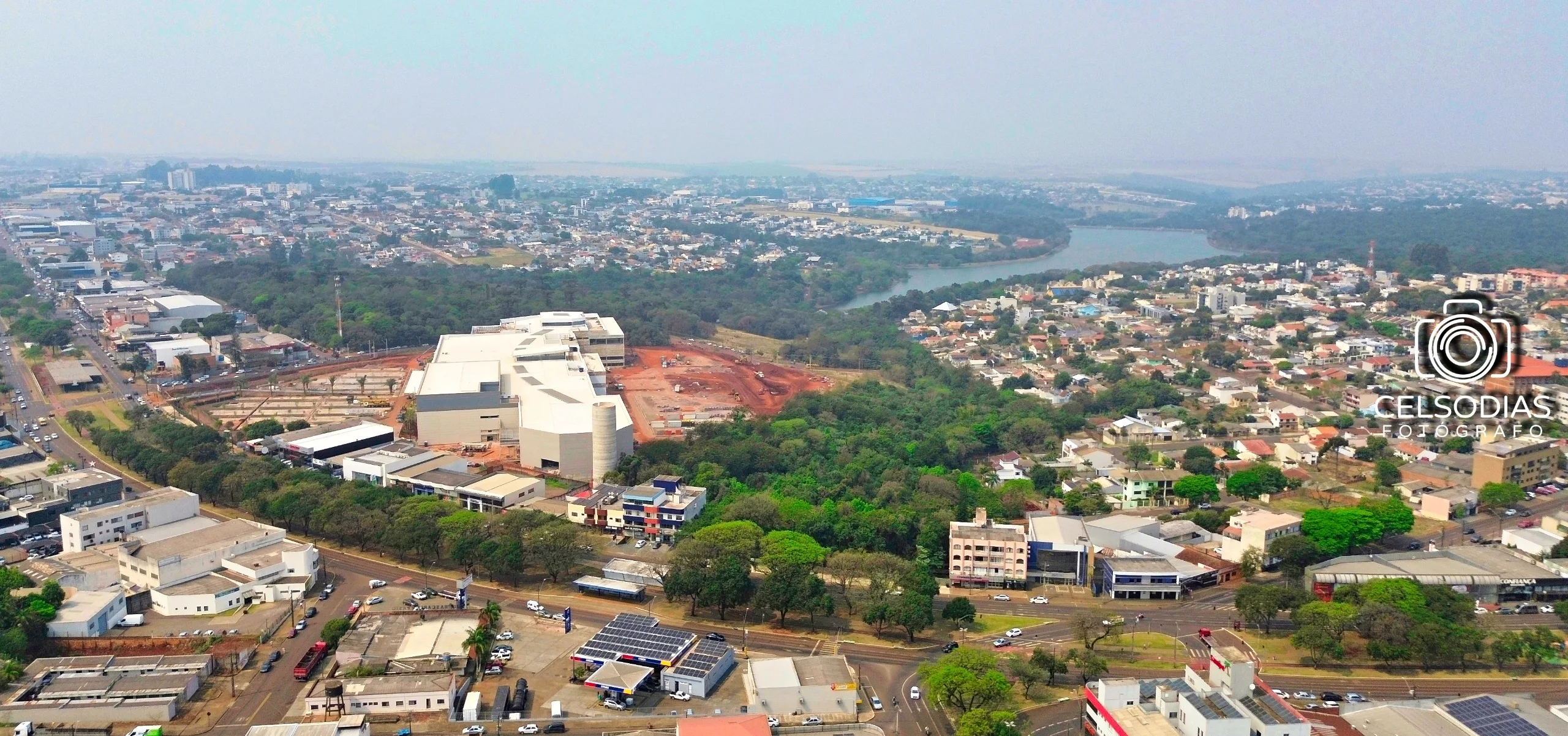 Trânsito em Cascavel: Rua Jacarezinho interditada até quinta-feira devido a obras de reurbanização. Busque rotas alternativas -  Foto: Celso Dias 