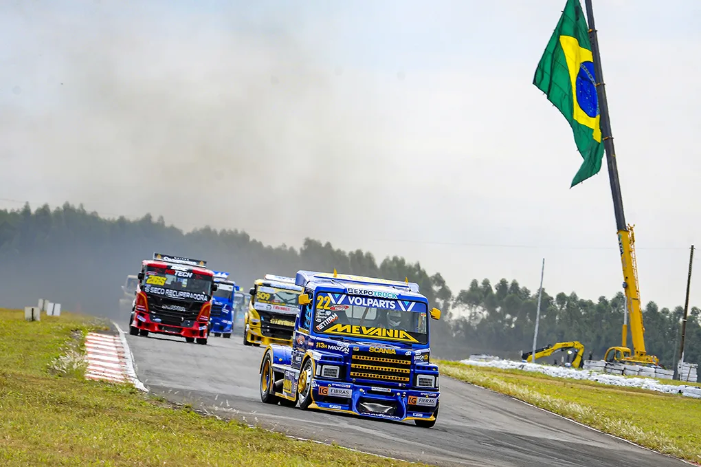 O paranaense Márcio Rampon tem como meta em Guaporé manter a liderança da categoria F-Truck - Foto: Tiago Soares/Divulgação
