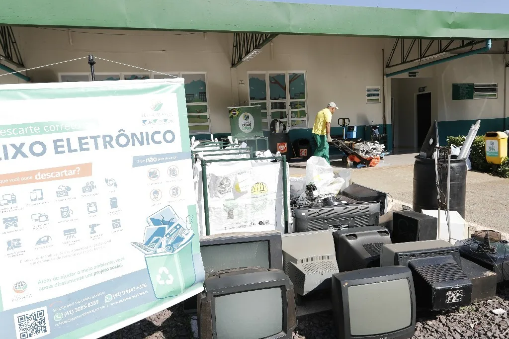 Participe da Troca Sustentável em Cascavel! Troque seus eletrônicos por mudas de árvores ecológicas. Juntos, cuidamos do meio ambiente - Foto: Secom