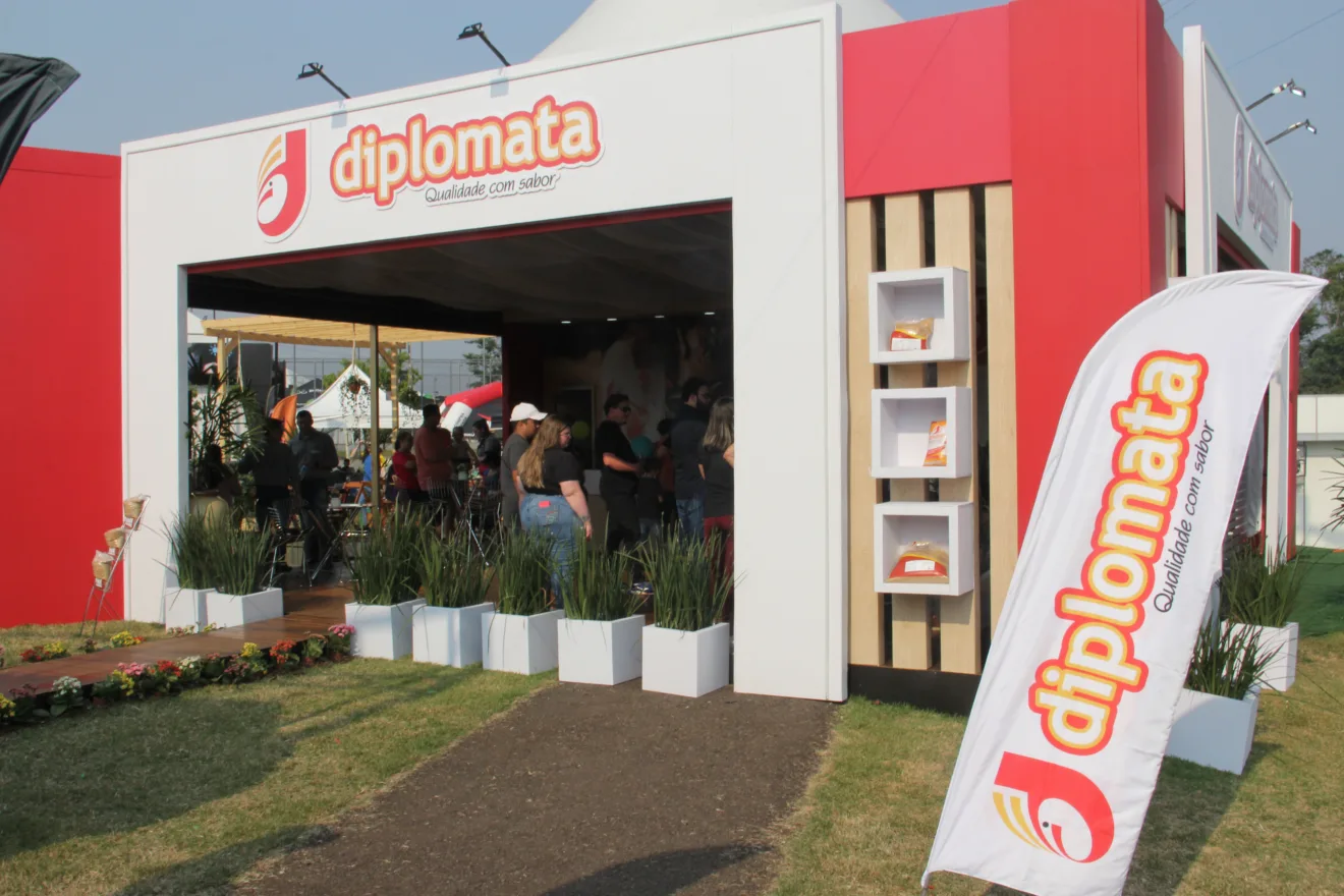 Nos cinco dias da feira, de 4 a 8 de setembro, de acordo com a organização, cerca de 150 mil pessoas passaram pelo parque tecnológico. Foto: Paulo Eduardo/O Paraná Nos cinco dias da feira, de 4 a 8 de setembro, de acordo com a organização, cerca de 150 mil pessoas passaram pelo parque tecnológico. Foto: Paulo Eduardo/O Paraná