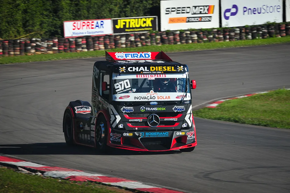 O cascavelense Edivan Monteiro é o oitavo colocado no Campeonato Interestadual e sexto na copa Mercosul na Fórmula Truck. Foto: Tiago Soares