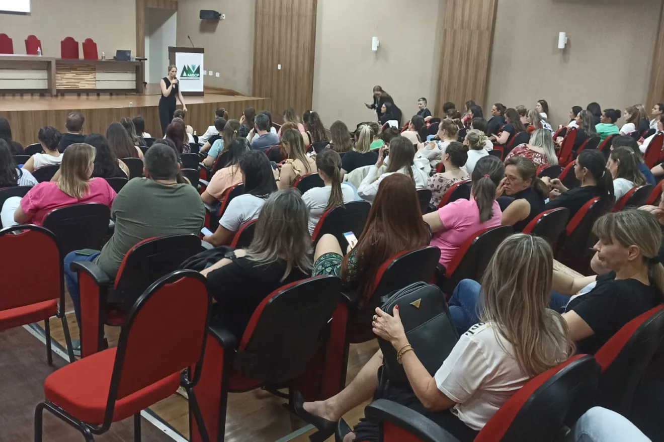 Saúde da pessoa com autismo em foco: curso de capacitação em Francisco Beltrão reforça a importância do trabalho em equipe multiprofissional - Foto: SESA Saúde da pessoa com autismo em foco: curso de capacitação em Francisco Beltrão reforça a importância do trabalho em equipe multiprofissional - Foto: SESA
