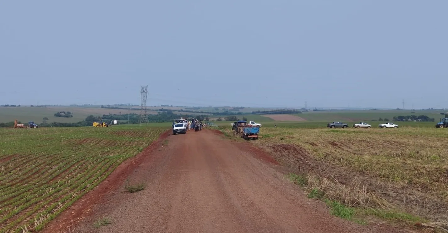 Confronto aconteceu no momento em que os agricultores deslocavam máquinas e implementos para preparação da área para plantio. Foto: Reprodução/Redes Sociais
