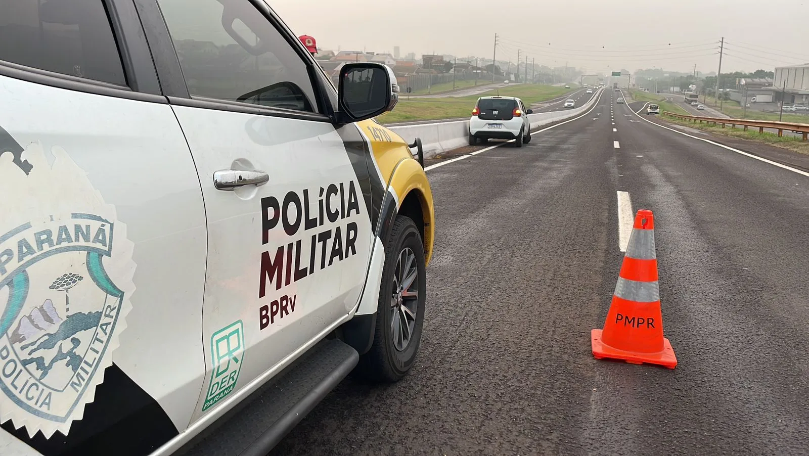 Acidente em Cascavel: idoso atropelado na rodovia PRc-467. Fiat Mobi colidiu ao evitar a vítima. Saiba mais sobre o ocorrido - Foto: SOT