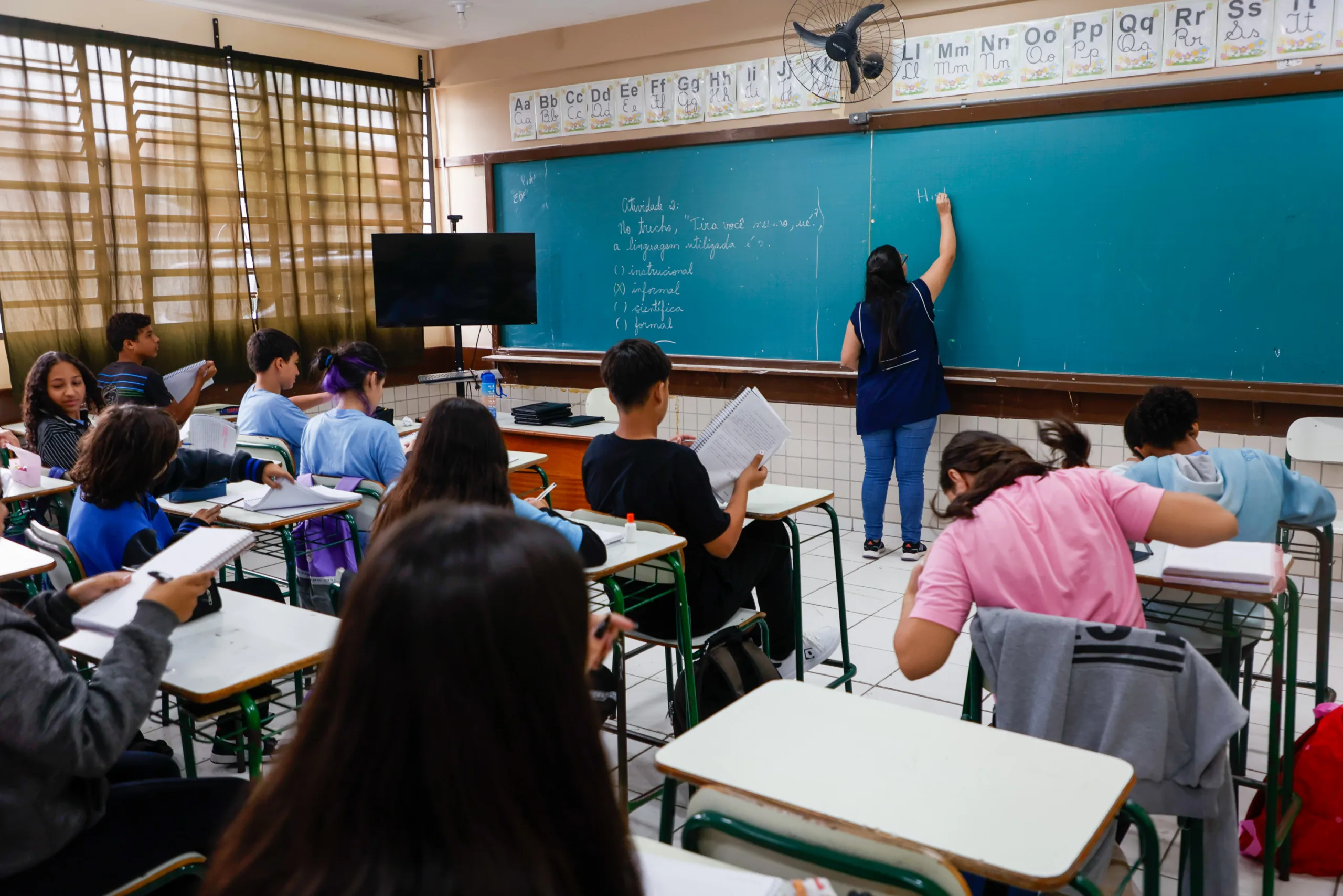 Restrição de uso de celular em escolas: entenda os detalhes do Projeto de Lei e como ele impactará estudantes em todo o país - Foto: Gabriel Rosa/AEN