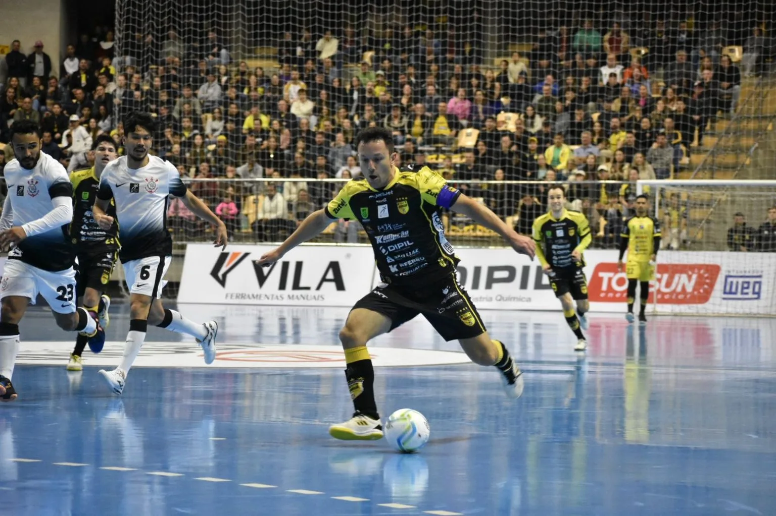 Jaraguá e Corinthians abrem semana de play-offs da Liga Futsal. Foto: Paulo Sauer