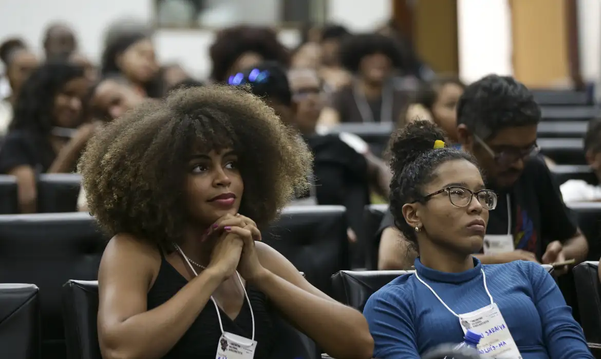 Conheça as estatísticas da Educação Superior no Brasil. Número de matrículas em cursos a distância chega a 4,9 milhões - Foto: Marcelo Camargo/Agência Brasil