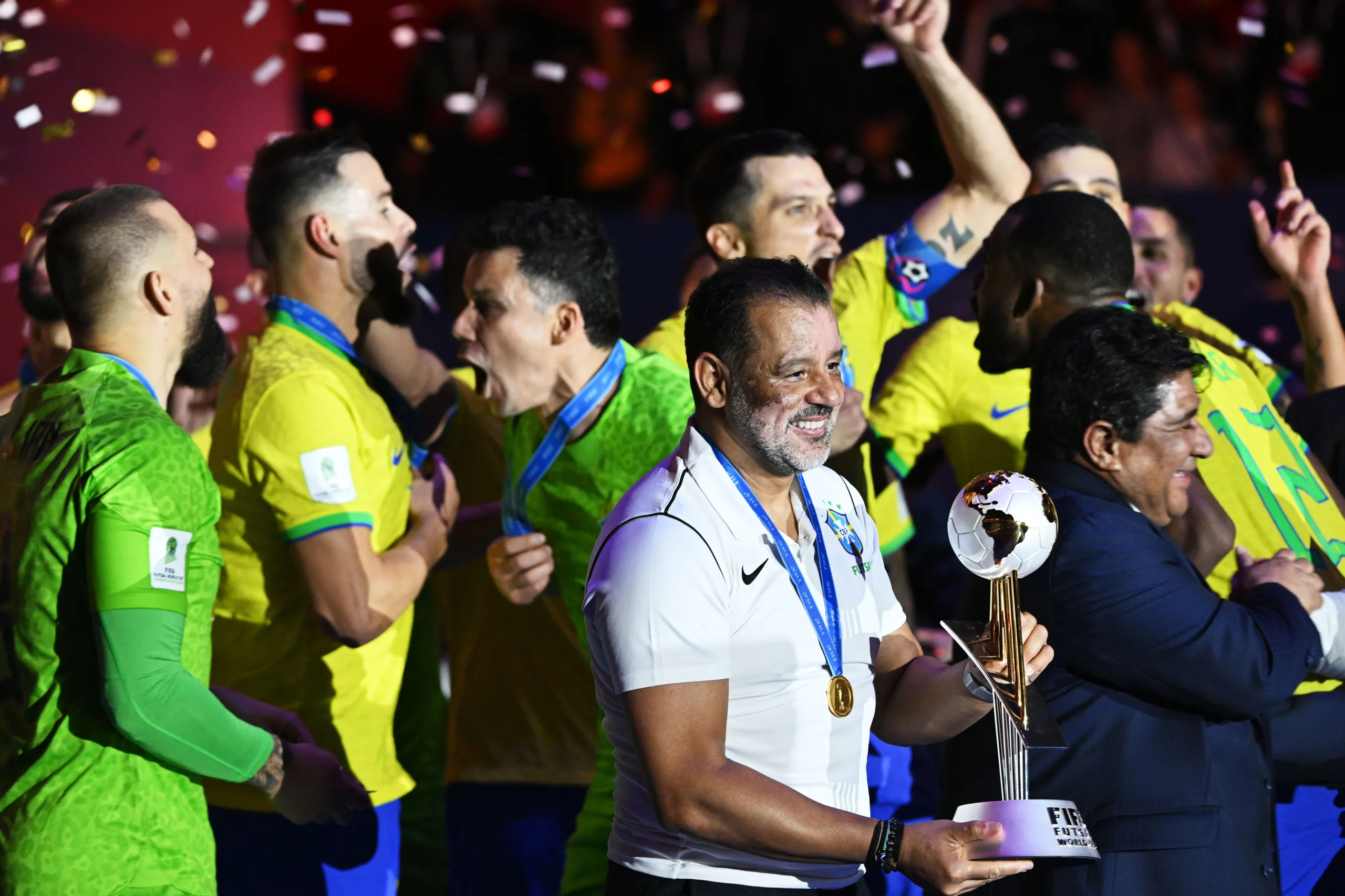 Ciclo longo, estudo do futsal e união: Xavier celebra seu primeiro mundial com a seleção. Crédito: Anvar Ilyasov/FIFA