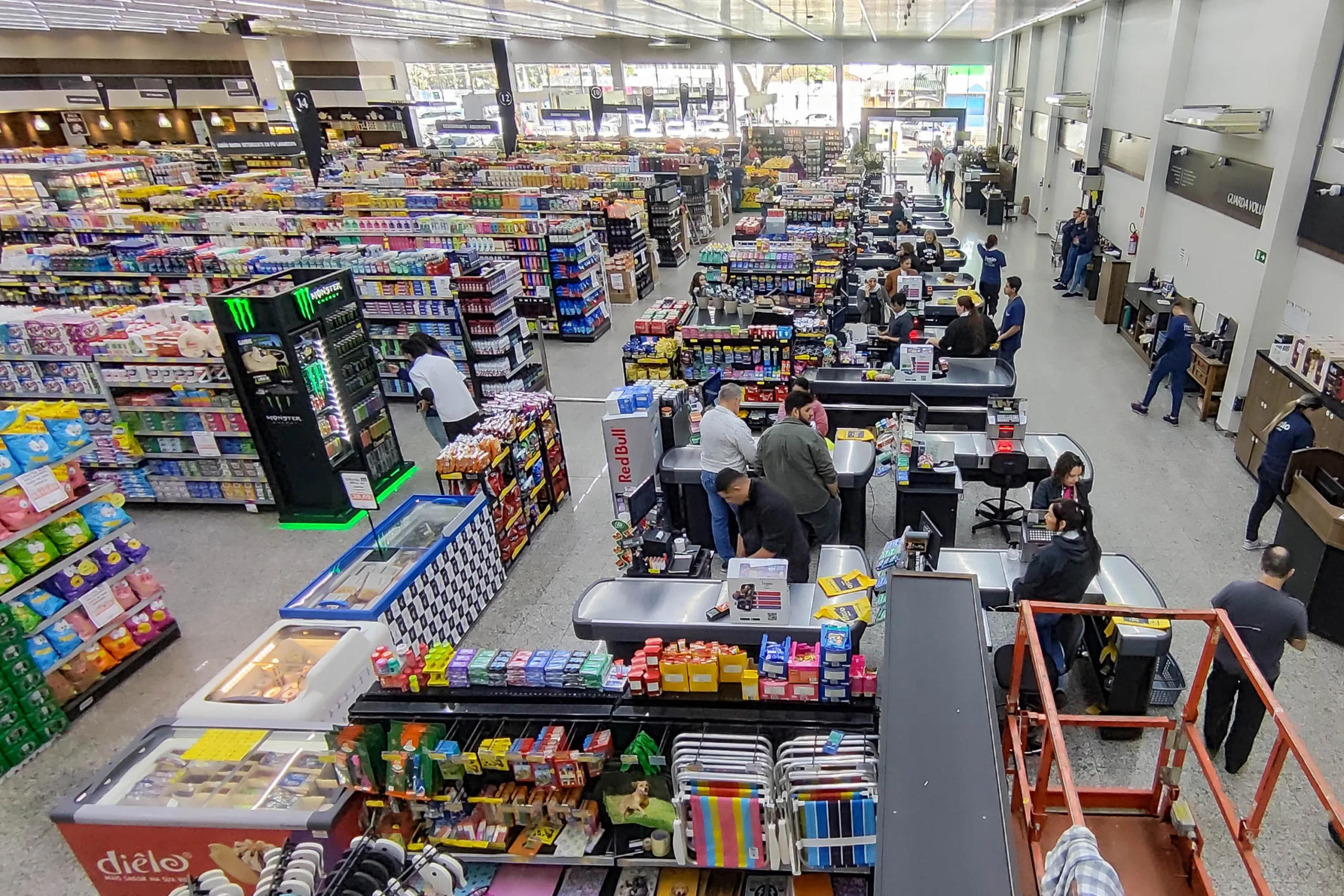 Alta nos preços de alimentos e bebidas em setembro no Paraná. Saiba mais sobre a variação mensal e os produtos que tiveram queda nos preços - Foto:  Roberto Dziura Jr/AEN