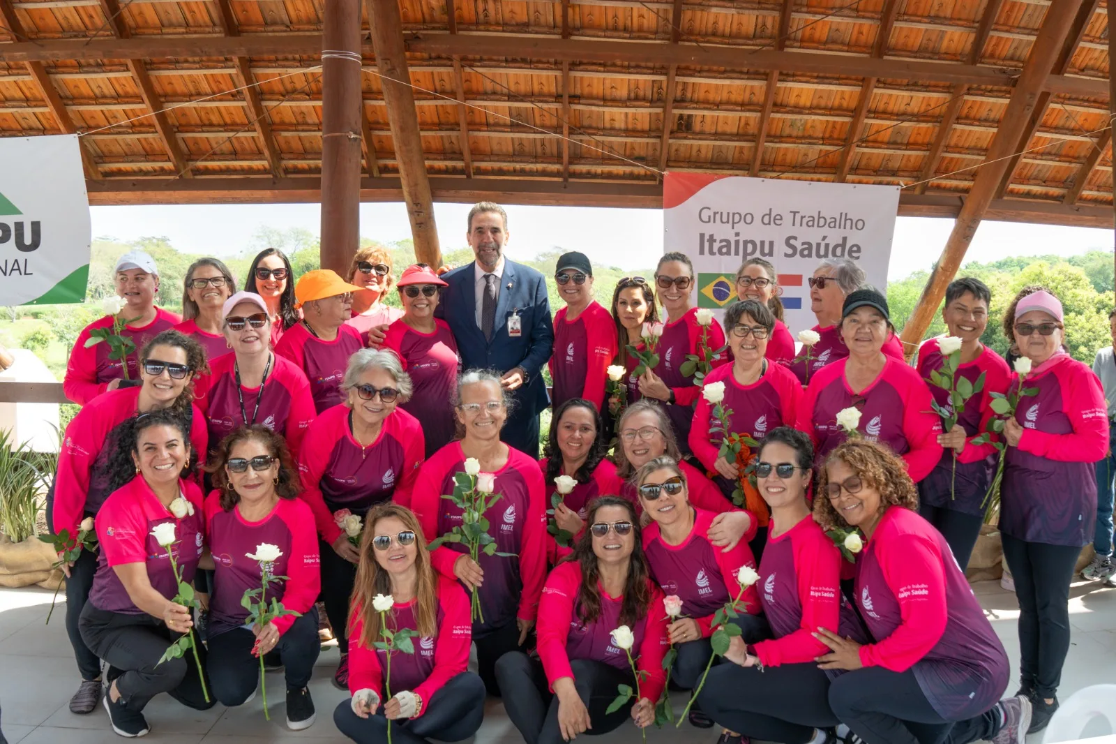 Confira como a equipe de canoagem Meninas do Lago Imel se tornou símbolo de superação na luta contra o câncer de mama. Participe do movimento Outubro Rosa! - Foto: Itaipu