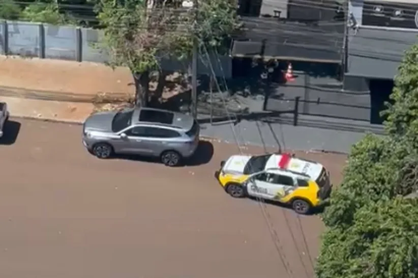 Polícia Militar de Cascavel age com eficiência para deter indivíduo que ameaçava pessoas com arma de fogo. Saiba mais! - Foto: PM