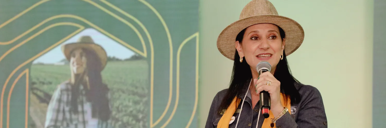 Descubra o papel da produtora rural Simone Carvalho de Paula na Comissão Nacional das Mulheres do Agro e como ela está transformando o cenário rural - Foto: CNA