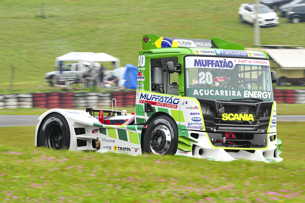 O cascavelense Pedro Muffato ocupa a terceira colocação na categoria GT Truck. Fotos: Tiago Soares/Divulgação