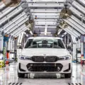 O novo BMW 320i ganha versão limitada alusiva aos 10 anos da fábrica do BMW Group, em Araquari, Santa Catarrina. Foto: Divulgação